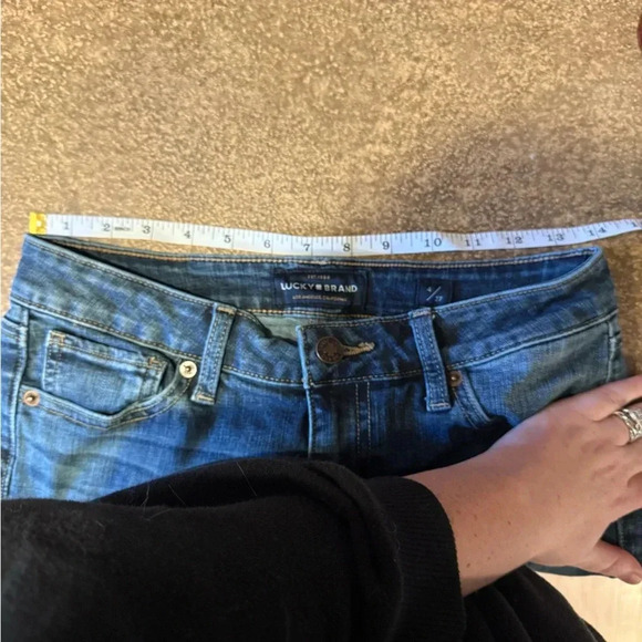 Lucky Brand Dark Wash Jeans  Straight Leg Size 4/27 - Picture 2 of 7